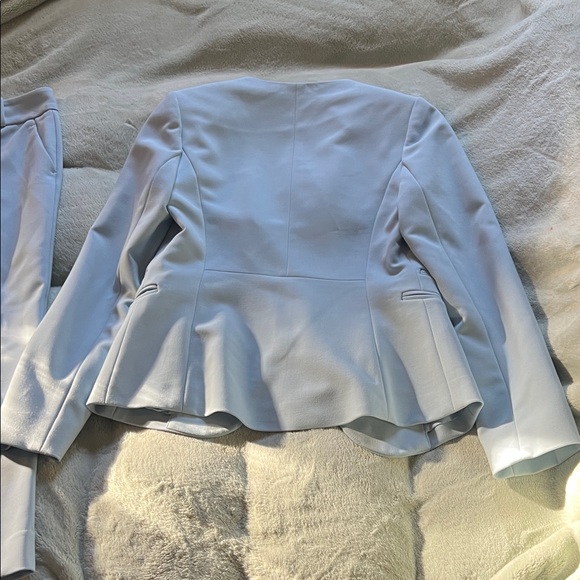 The Limited Women's Soft Blue Blazer and  pants the complete set - Picture 9 of 12